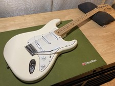 2006 Fender Standard Stratocaster 60th Anniversary in Arctic White